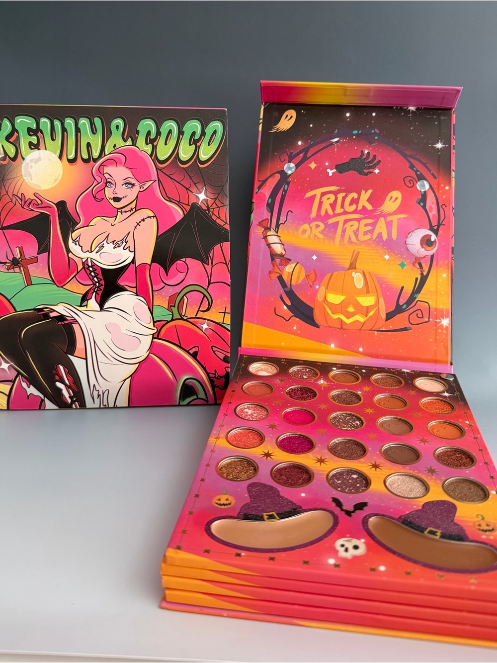 KEVIN & COCO Trick or Treat Halloween Eyeshadow Palette -